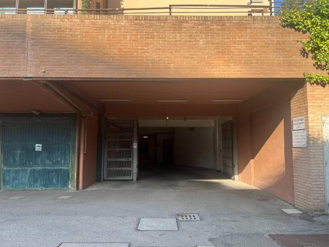 Box in vendita a Unione dei comuni Valli del Reno, Lavino e Samoggia, Casalecchio Di Reno