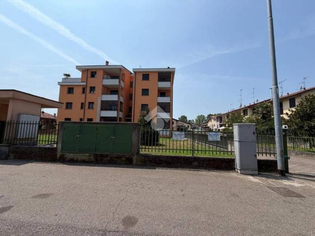 Box in vendita a Casorate Primo, Lombardia
