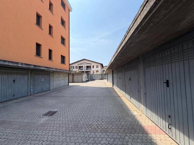 Box in vendita a Casorate Primo, Lombardia