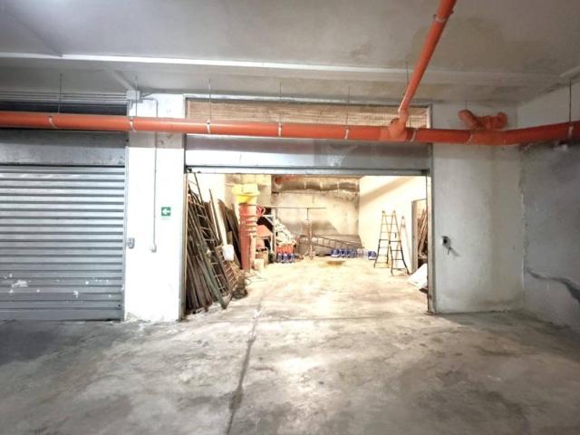 Box in vendita a Casoria, Campania