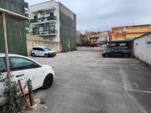 Box in vendita a Casoria, Campania