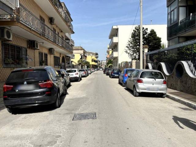 Box in vendita a Casoria, Campania