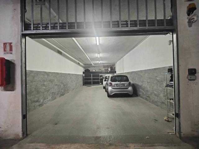 Box in vendita a Casoria, Campania