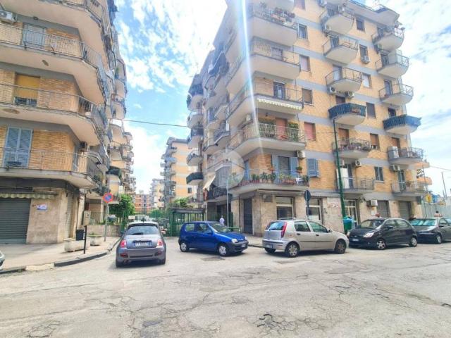 Box in vendita a Casoria, Campania