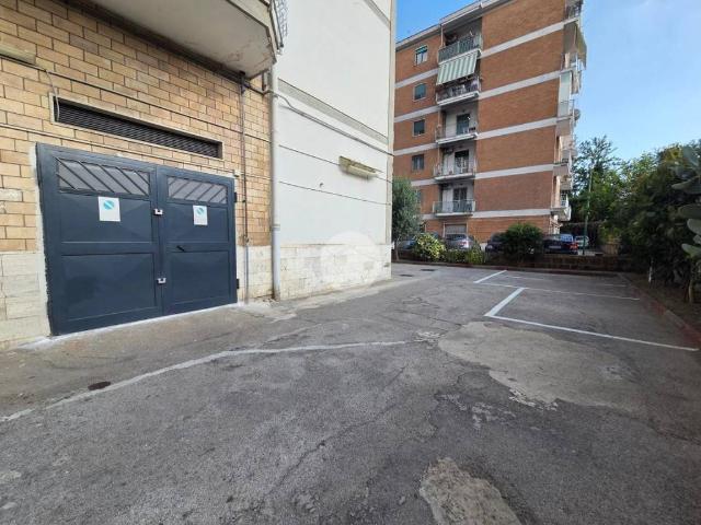 Box in vendita a Casoria, Campania