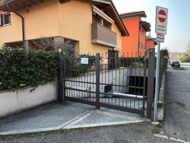 Box in vendita a Cassano D'adda, Lombardia