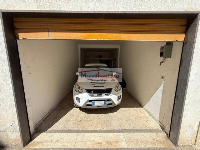 Box in vendita a Puglia, Bari