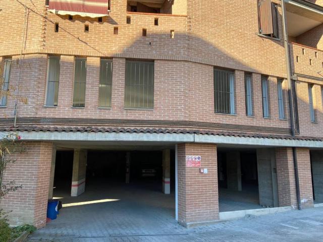 Box in vendita a Tresinaro - Secchia, Re