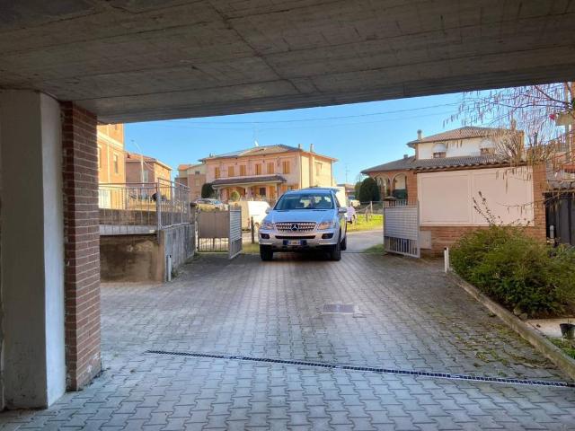 Box in vendita a Tresinaro - Secchia, Re