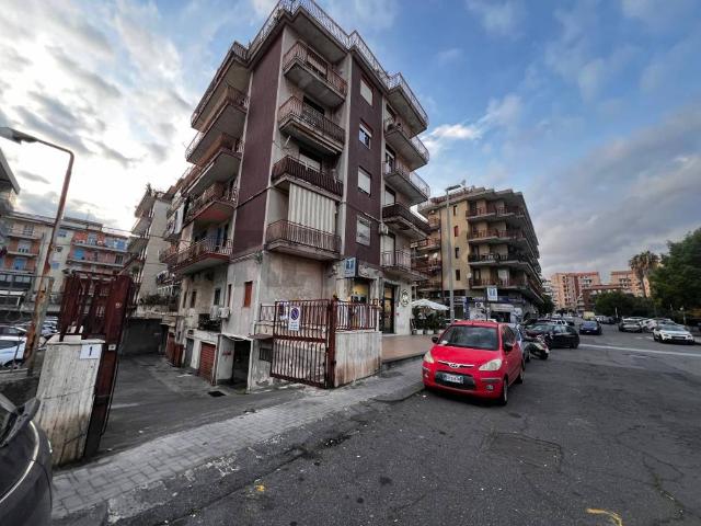 Box in vendita a Borgo-Sanzio, Catania