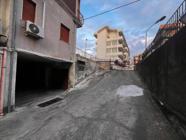 Box in vendita a Borgo-Sanzio, Catania