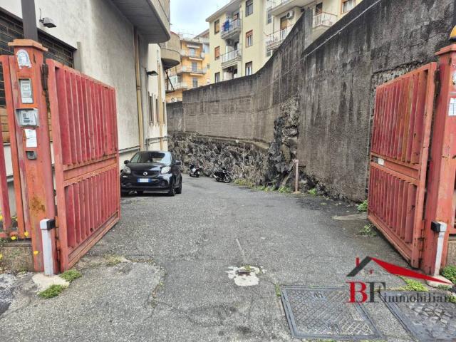 Box in vendita a Borgo-Sanzio, Catania