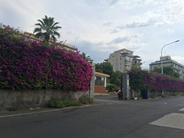Box in vendita a Borgo-Sanzio, Catania
