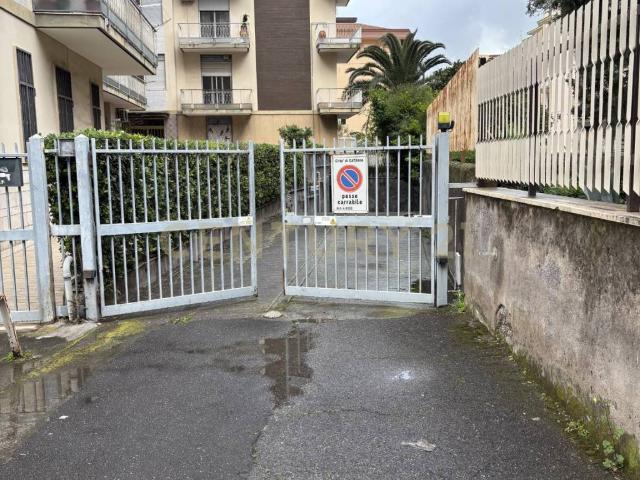 Box in vendita a Borgo-Sanzio, Catania