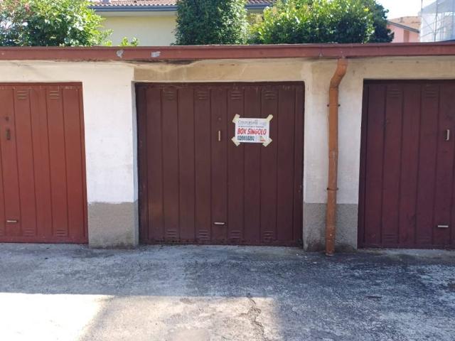 Box in vendita a Ceriano Laghetto, Lombardia