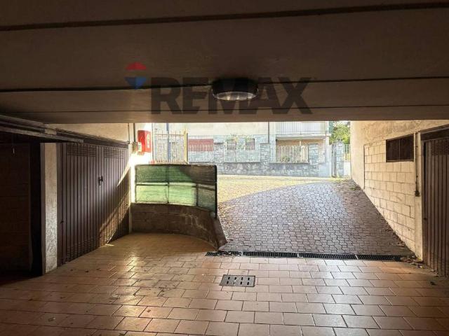Box in vendita a Ceriano Laghetto, Lombardia