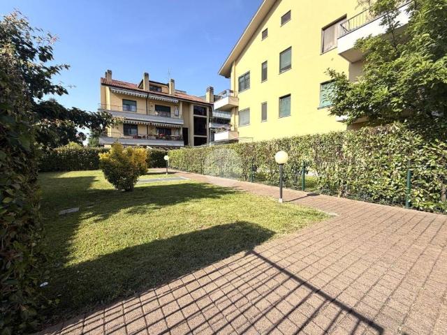 Box in vendita a Cernusco Sul Naviglio, Lombardia