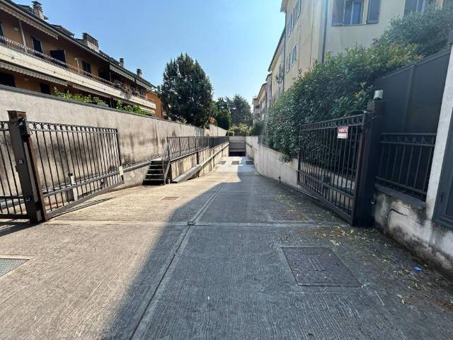 Box in vendita a Cernusco Sul Naviglio, Lombardia