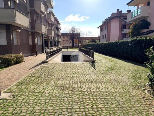 Box in vendita a Cernusco Sul Naviglio, Lombardia