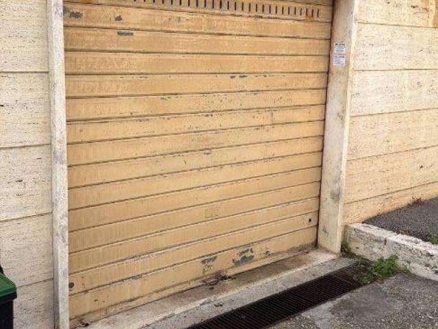 Box in vendita a Vigna della Casa, Roma Capitale