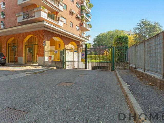 Box in vendita a Cesano Boscone, Milano