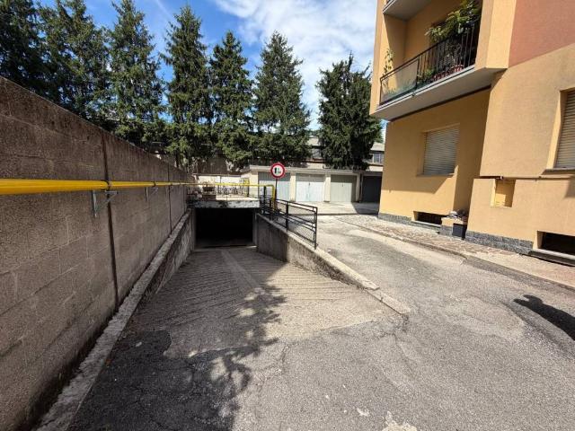 Box in vendita a Cesano Maderno, Lombardia