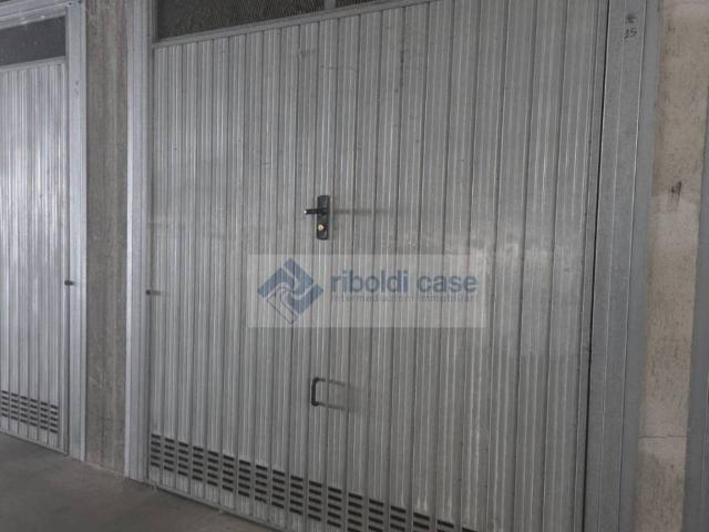 Box in vendita a Cesano Maderno, Lombardia