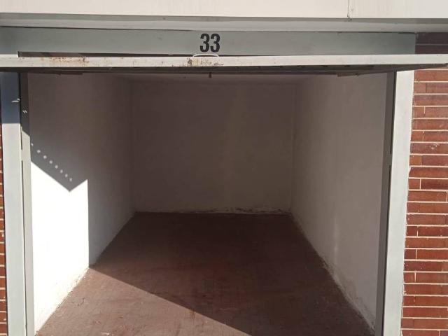 Box in vendita a Villaggio Ina Casa, Cesate