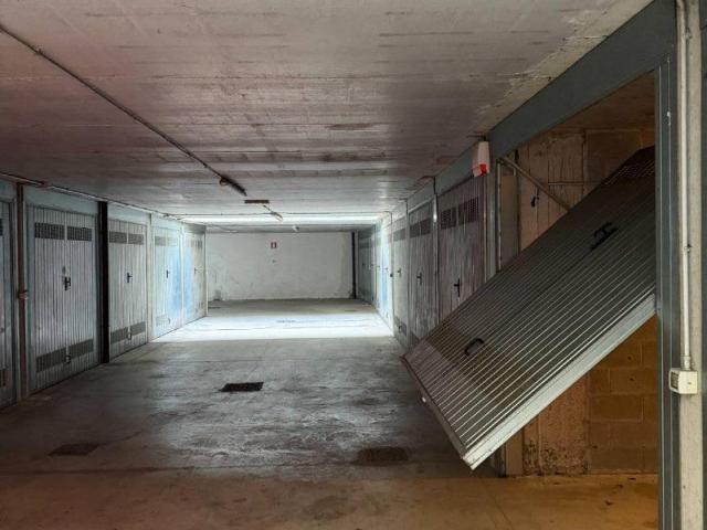 Box in vendita a Cesate, Lombardia