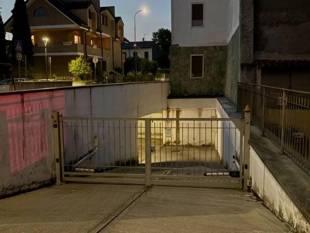 Box in vendita a Cesate, Lombardia