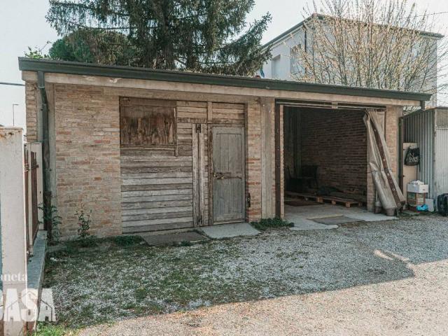 Box in vendita a Unione dei comuni Valle del Savio, Cesenà