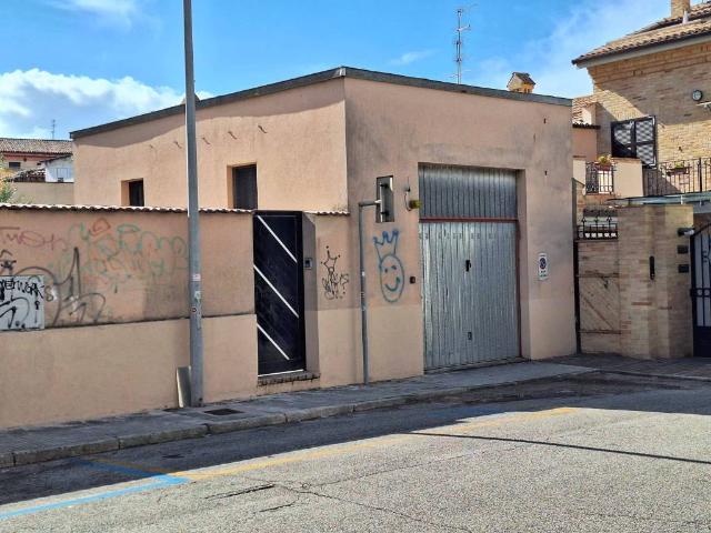 Box in vendita a Marche, Ancona