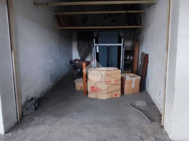 Box in vendita a Chieri, Torino