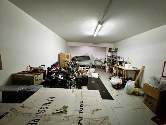 Box in vendita a Cinisi, Sicilia