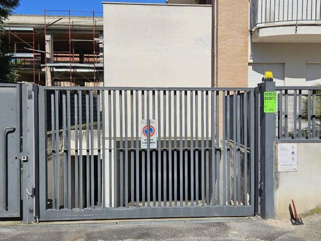 Box in vendita a Marche, Macerata