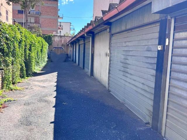 Box in vendita a Borgo Odescalchi, Civitavecchia