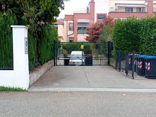 Box in vendita a Leumann, Piemonte