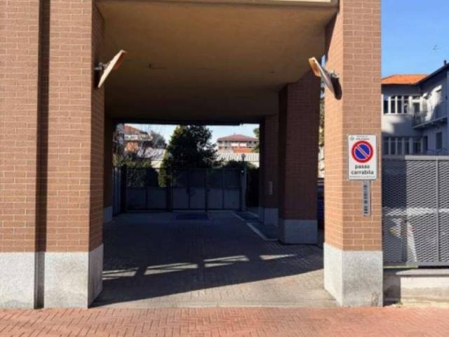 Box in vendita a Leumann, Piemonte