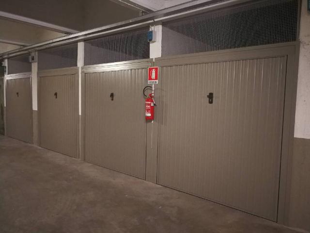 Box in vendita a Leumann, Piemonte