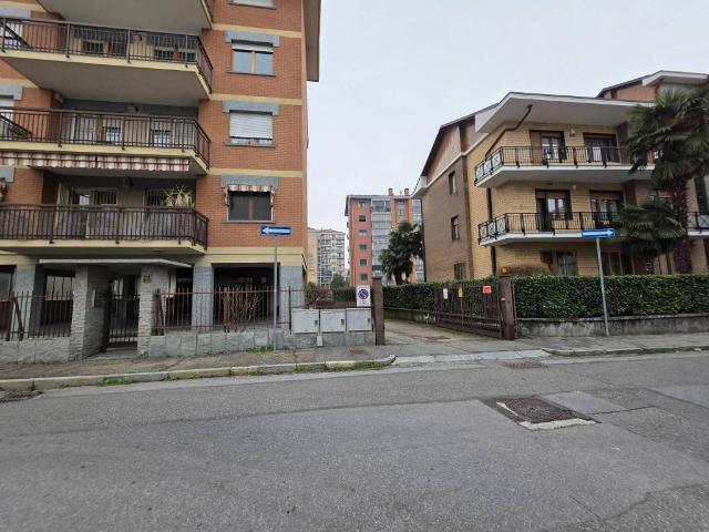 Box in vendita a Leumann, Piemonte
