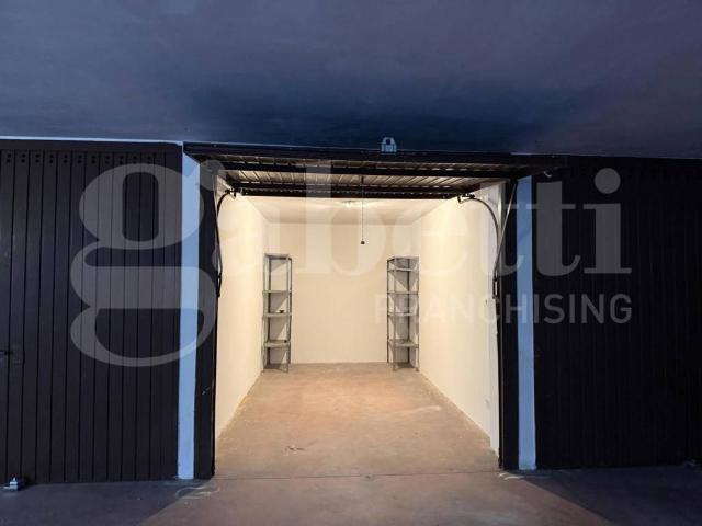 Box in vendita a Leumann, Piemonte