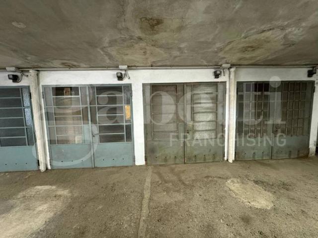 Box in vendita a Leumann, Piemonte