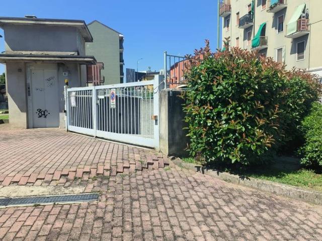 Box in vendita a San Giuliano Monzese, Cologno Monzese