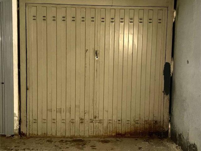 Box in vendita a Caserme, Como