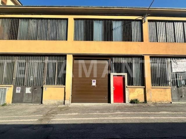 Box in vendita a Caserme, Como