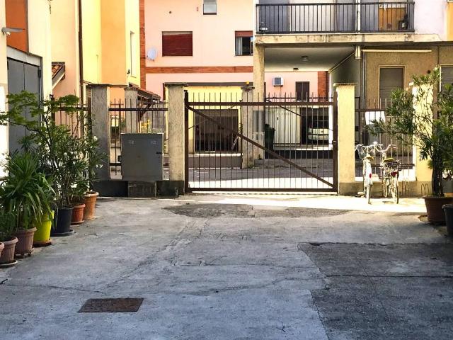 Box in vendita a Concorezzo, Lombardia