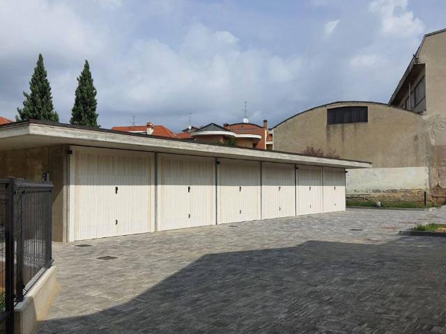 Box in vendita a Concorezzo, Monza-brianza