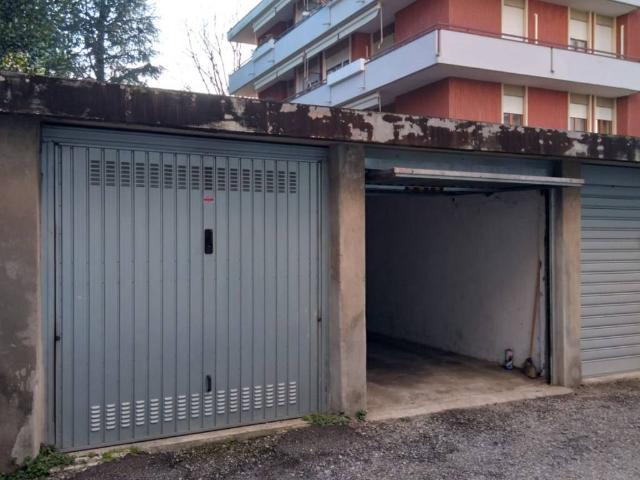 Box in vendita a Concorezzo, Lombardia