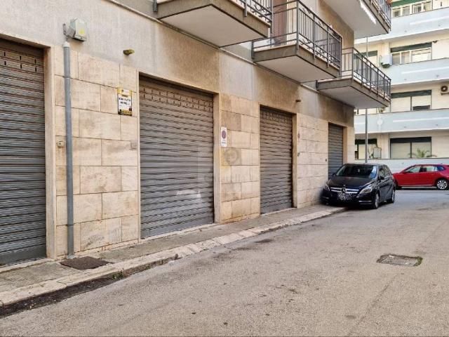 Box in vendita a Conversano, Bari