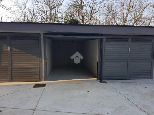 Box in vendita a Corbetta, Lombardia